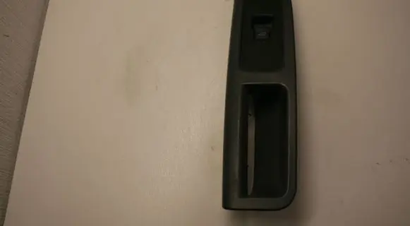 Volvo V50 Electric window control switch 8679474