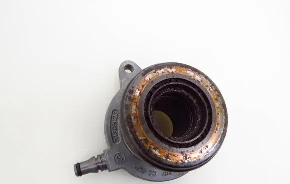 Volvo S60 Clutch slave cylinder 31325023