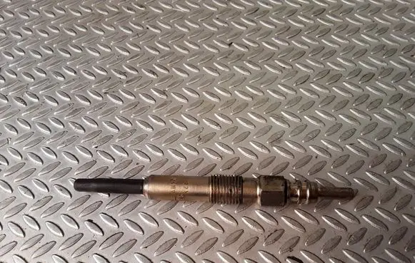Audi 80 90 S2 B4 Glow plug 
