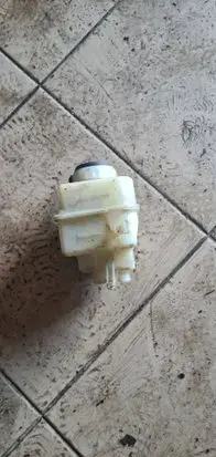 Brake fluid reservoir