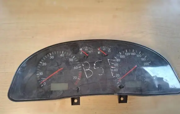 Volkswagen PASSAT B5.5 Speedometer (instrument cluster) 110308920027 3B1919880X