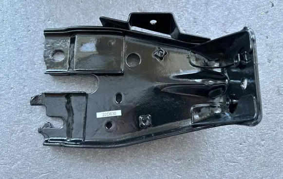 Nissan King Cab, Navara Front bumper mounting bracket 62214VK000