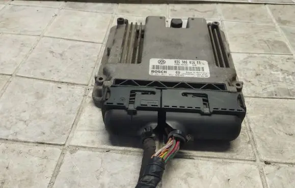 Seat Altea Engine control unit/module 03G906016ES 0281011951 1039S05897