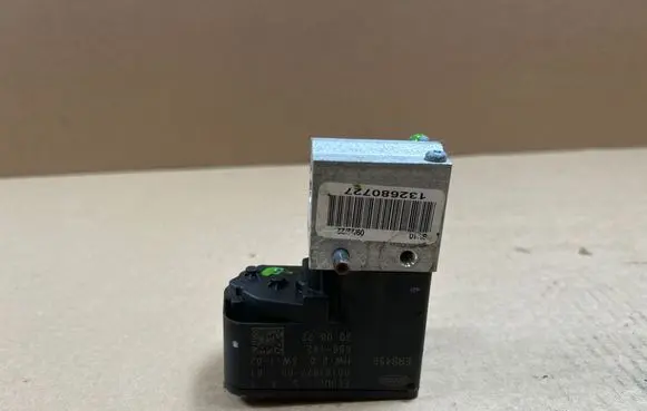 Porsche Taycan 9J1 Air conditioning (A/C) expansion valve 4M0816702A
