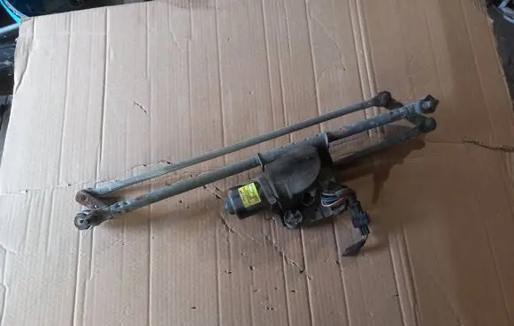 Saab 9-5 Front wiper linkage and motor 53550302