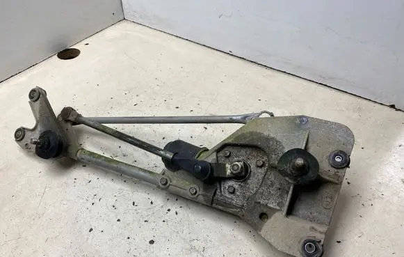 Nissan X-Trail T30 Front wiper linkage and motor 38363