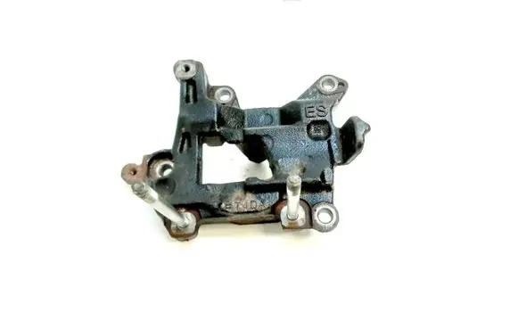 Toyota RAV 4 (XA40) Engine mounting bracket T4DA