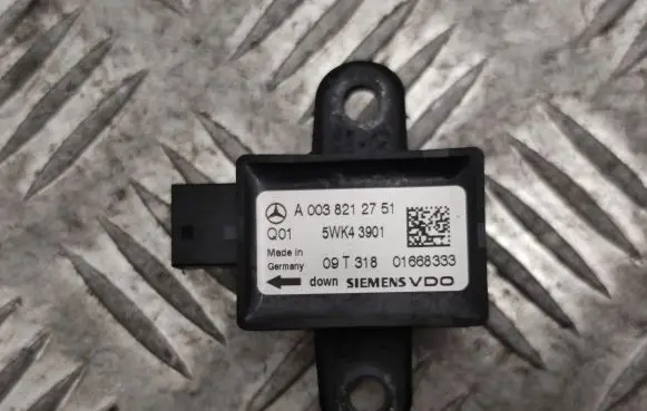 Mercedes-Benz S W221 Airbag deployment crash/impact sensor A0038212751