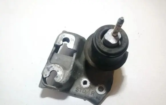 Subaru Legacy Engine mount bracket