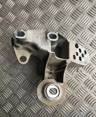 Audi A4 S4 B7 8E 8H Engine mounting bracket 8E0199381Q