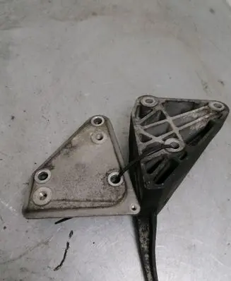 Opel Astra J Engine mounting bracket 3365327