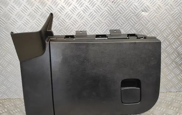 Glove box