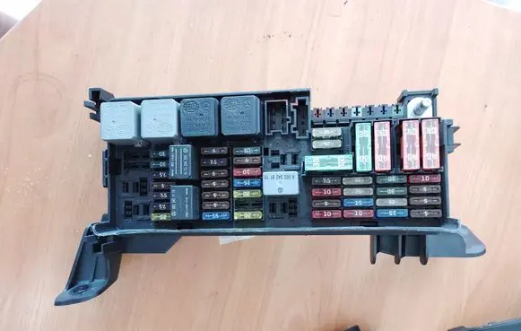 Mercedes-Benz ML W164 Fuse module A1645403372