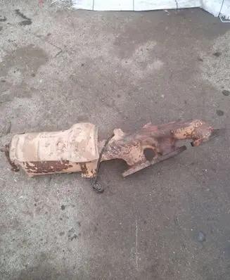 Nissan Pathfinder R50 Exhaust manifold
