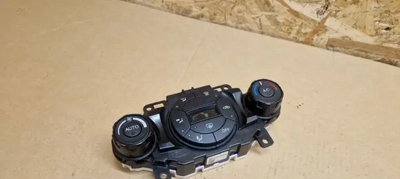 Ford Fiesta Climate control unit 8A6T18C612AE