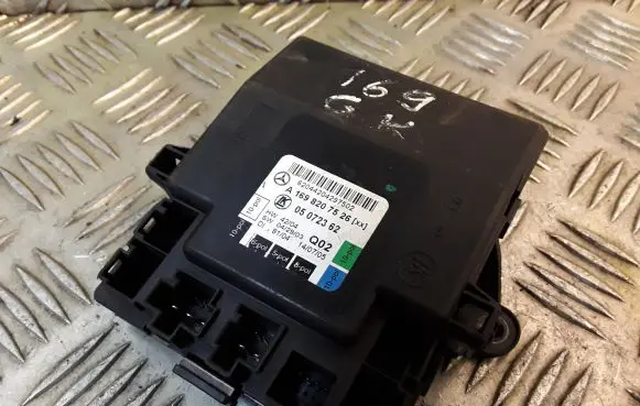 Mercedes-Benz A W169 Door control unit/module 1698207526 A1698207526