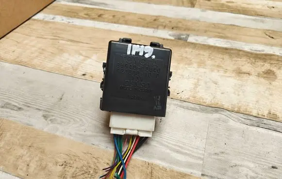 Toyota Auris 150 Window wiper relay 8594002040 4230001070