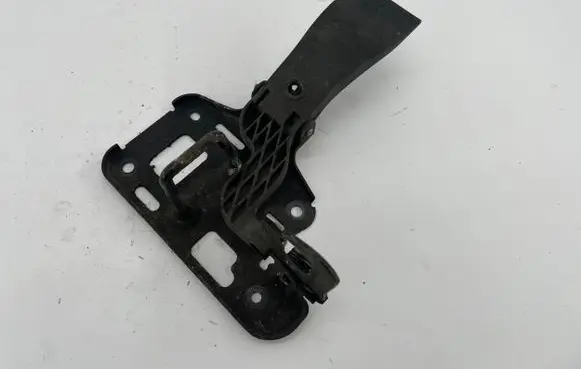 Audi A4 S4 B8 8K Engine bonnet/hood lock/latch loop/hook 8T0823480