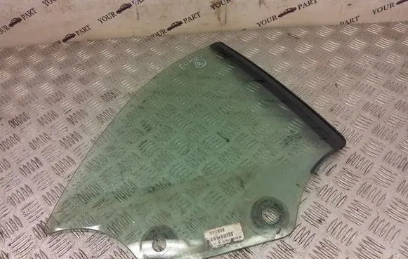 BMW 2 F22 F23 Rear vent window glass 7290494