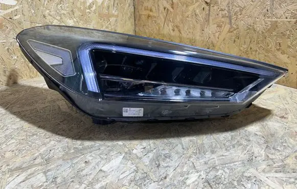 Hyundai Tucson LM Headlight/headlamp 92102D7700 ITPD003892