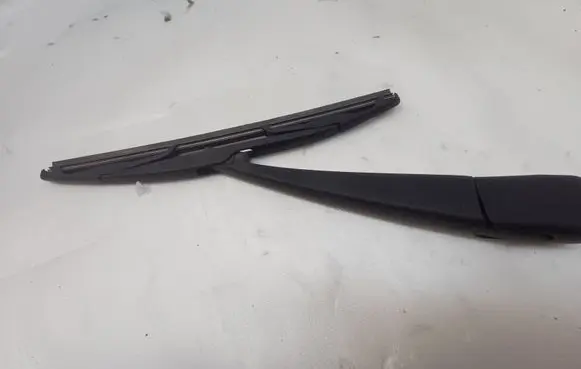 Peugeot 3008 II Rear wiper blade arm 9811749680