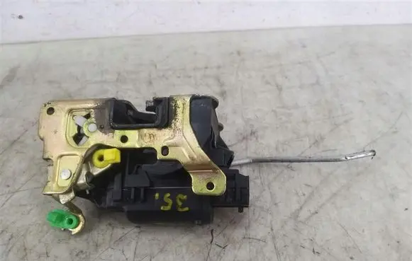 Opel Movano A Front door lock