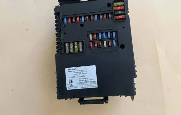 Smart ForTwo II Fuse module A4519005201 A4519017300 5500080821930002