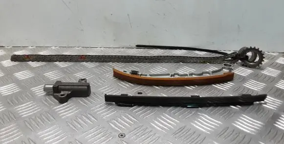 Toyota Yaris XP210 Timing chain (engine) 