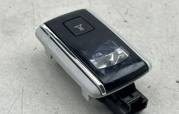 Peugeot 508 Rear seat light 8957440 NFPWR20AW