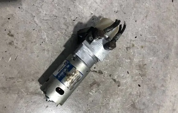 BMW Z4 E85 E86 Convertible roof hydraulic pump 7016893
