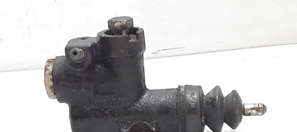 Subaru Impreza III Clutch slave cylinder 