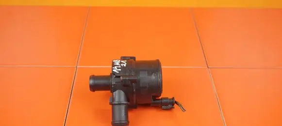 Volkswagen Golf VII Water pump 5G965567 CXX
