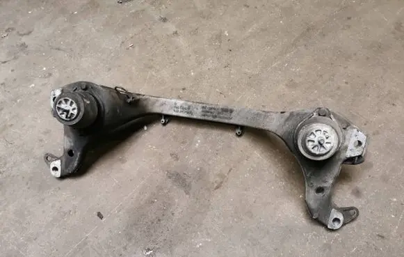 Volkswagen Touareg I Front subframe 7L6199207