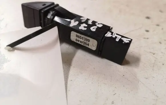 Volvo S40 Hazard light switch 8651399 04W254