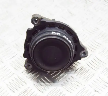 BMW 4 F32 F33 Engine mount bracket 6867441