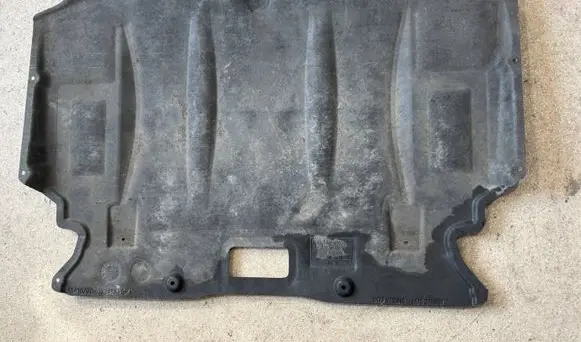 BMW 5 E60 E61 Engine splash shield/under tray 7033761