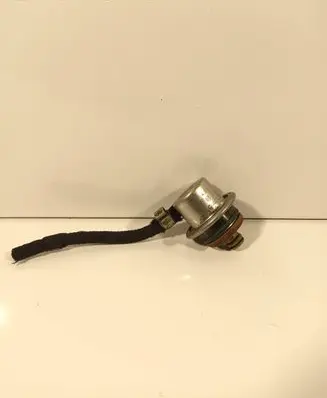 Audi A4 S4 B6 8E 8H Fuel pressure regulator 078133534C 0280160575