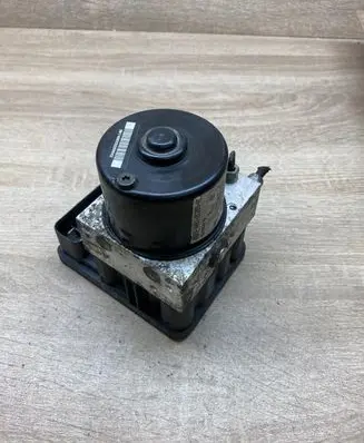 Volvo V50 ABS Pump 30647855A 4N512V285AC