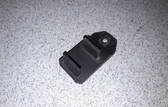 Radiator mount bracket