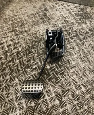 Mercedes-Benz ML W166 Brake pedal 1662900301 A1662900301