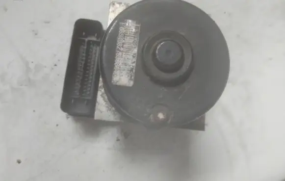 Skoda Octavia Mk1 (1U) ABS Pump 1C0907379D 1J0614117C