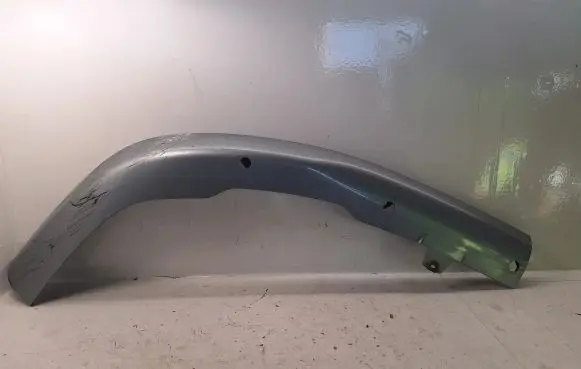 Front bumper lip