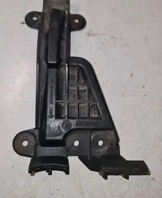 Front bumper mounting bracket