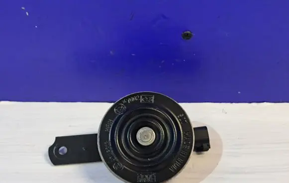 Jaguar XJ X351 Horn signal E37002E3