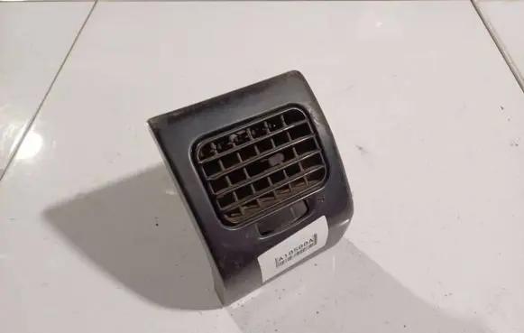 Volkswagen Golf III Dash center air vent grill 1h6819704