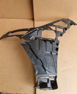 Mercedes-Benz EQE v295 Front bumper mounting bracket A2958853901