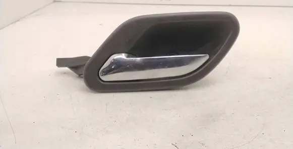 BMW 5 E39 Front door interior handle 8226049