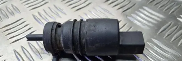 Volkswagen PASSAT B5 Windscreen/windshield washer pump