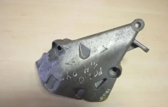 Volkswagen Polo IV 9N3 Engine mounting bracket 045199207M VD1518