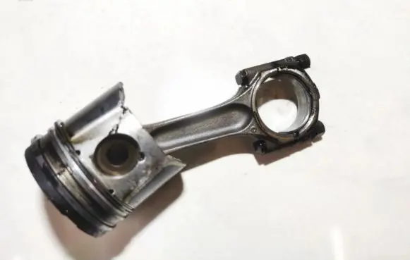 Peugeot 307 Piston with connecting rod